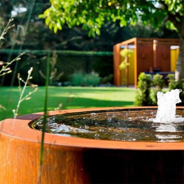 Fuente de agua de acero corten