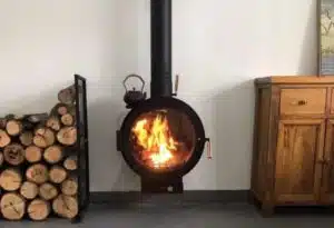 wandmontierter holzbefeuerter Ofen 1