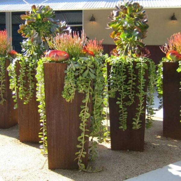 Jardinera cónica de acero corten