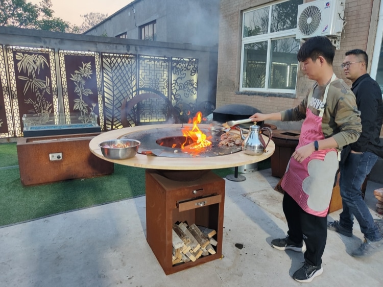 Metal bbq grill with removable table board