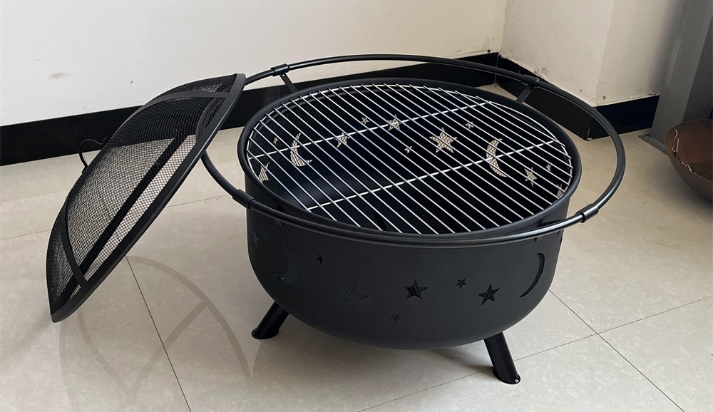 Outdoor Fire Pit with Spark Screen & Fire Poker